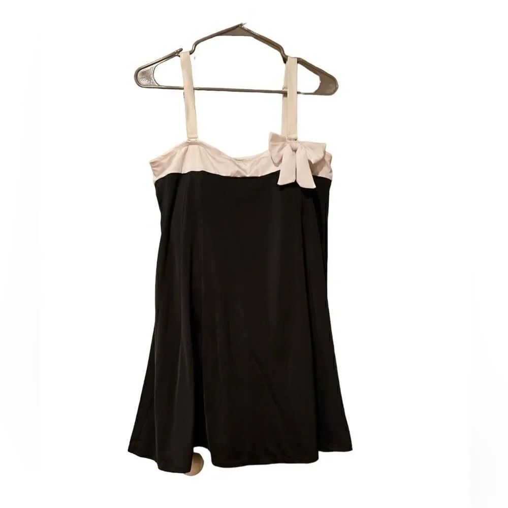 Roaman’s Swimsuit Plus Size Size 16 Black & White